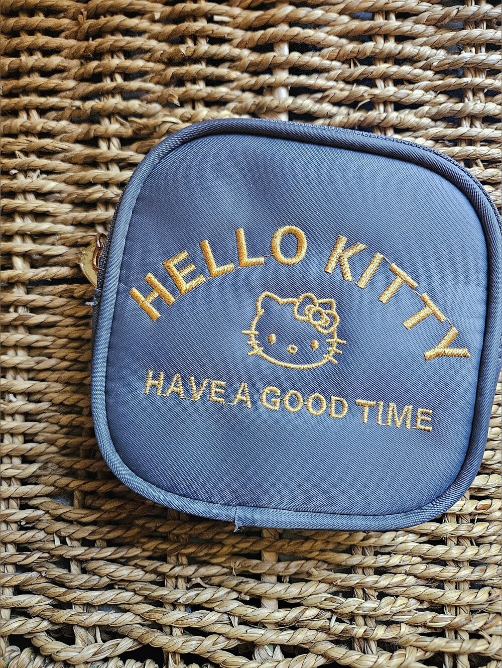 Hello Kitty Pouch/Purse (2018) - Picture 2 of 5